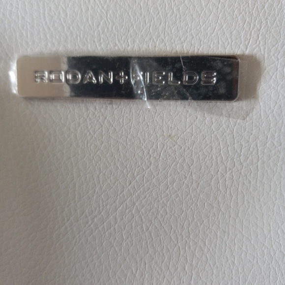 Rodan + Fields Cosmetic Make-Up Bag - Picture 4 of 7